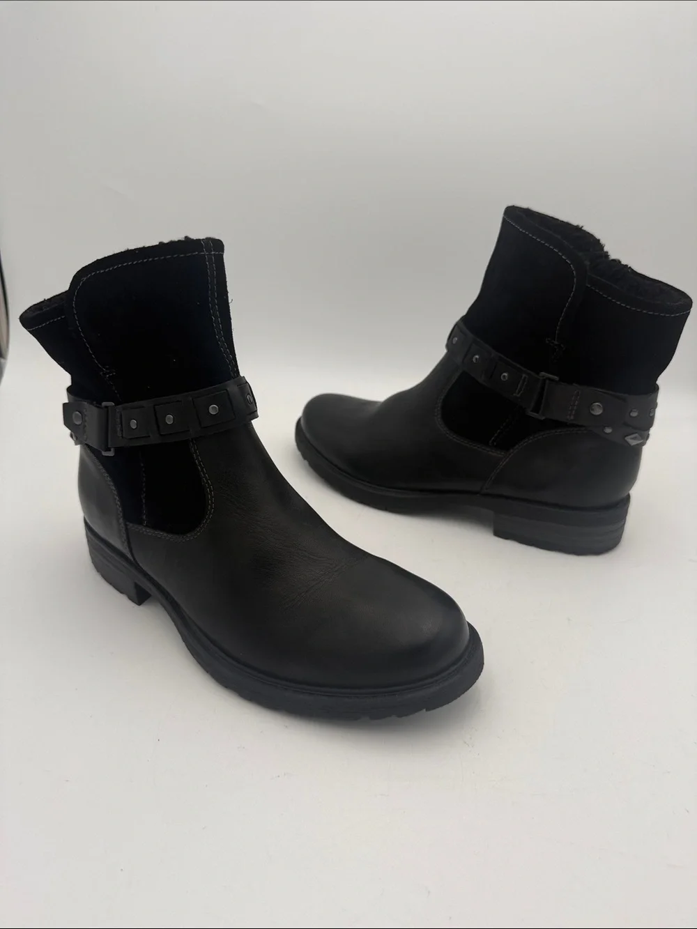 Earth Women's Black Leather Ankle Boots women 10M Studded Strap faux fur lined